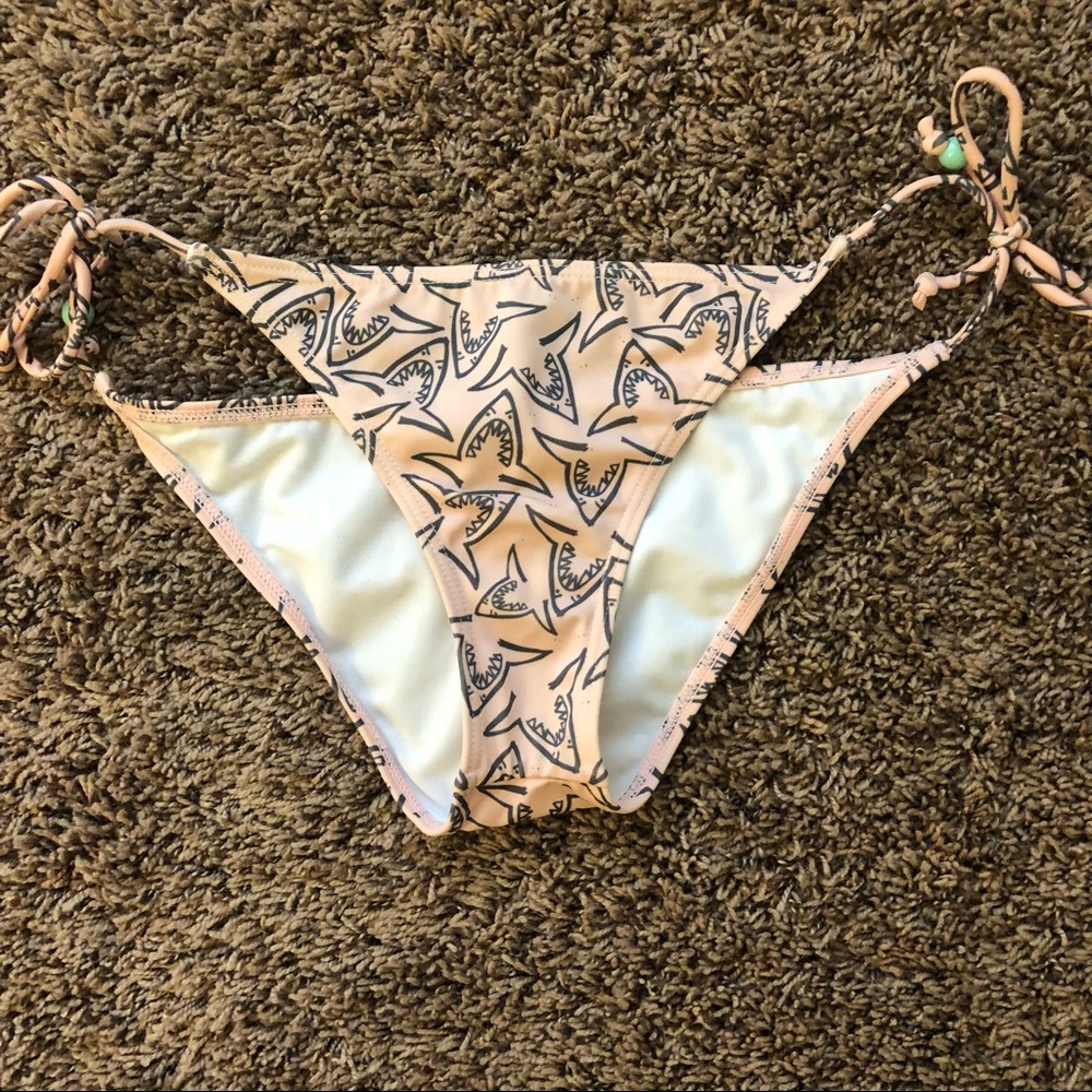 Billabong swim bottoms, size: large